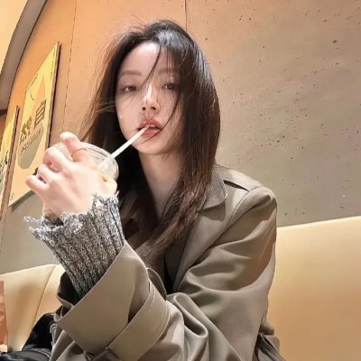 茜色少女